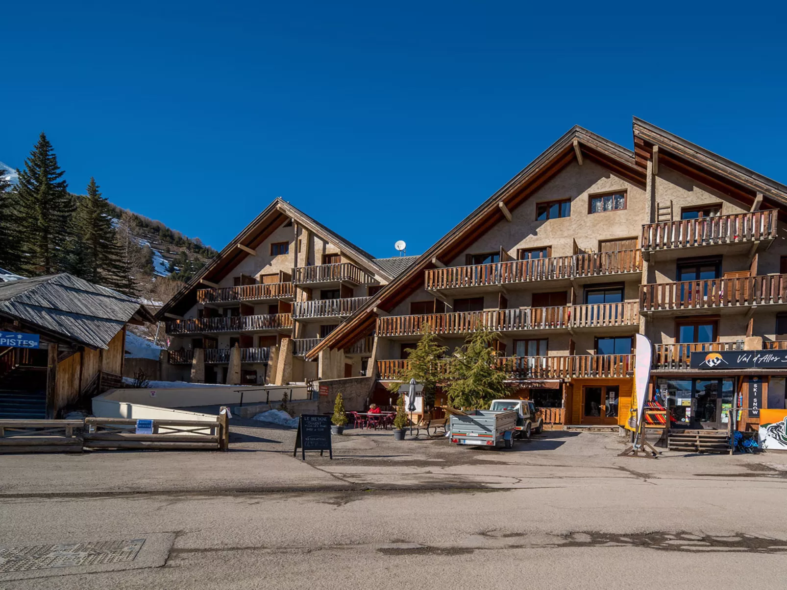 Les Marmottes-Buiten