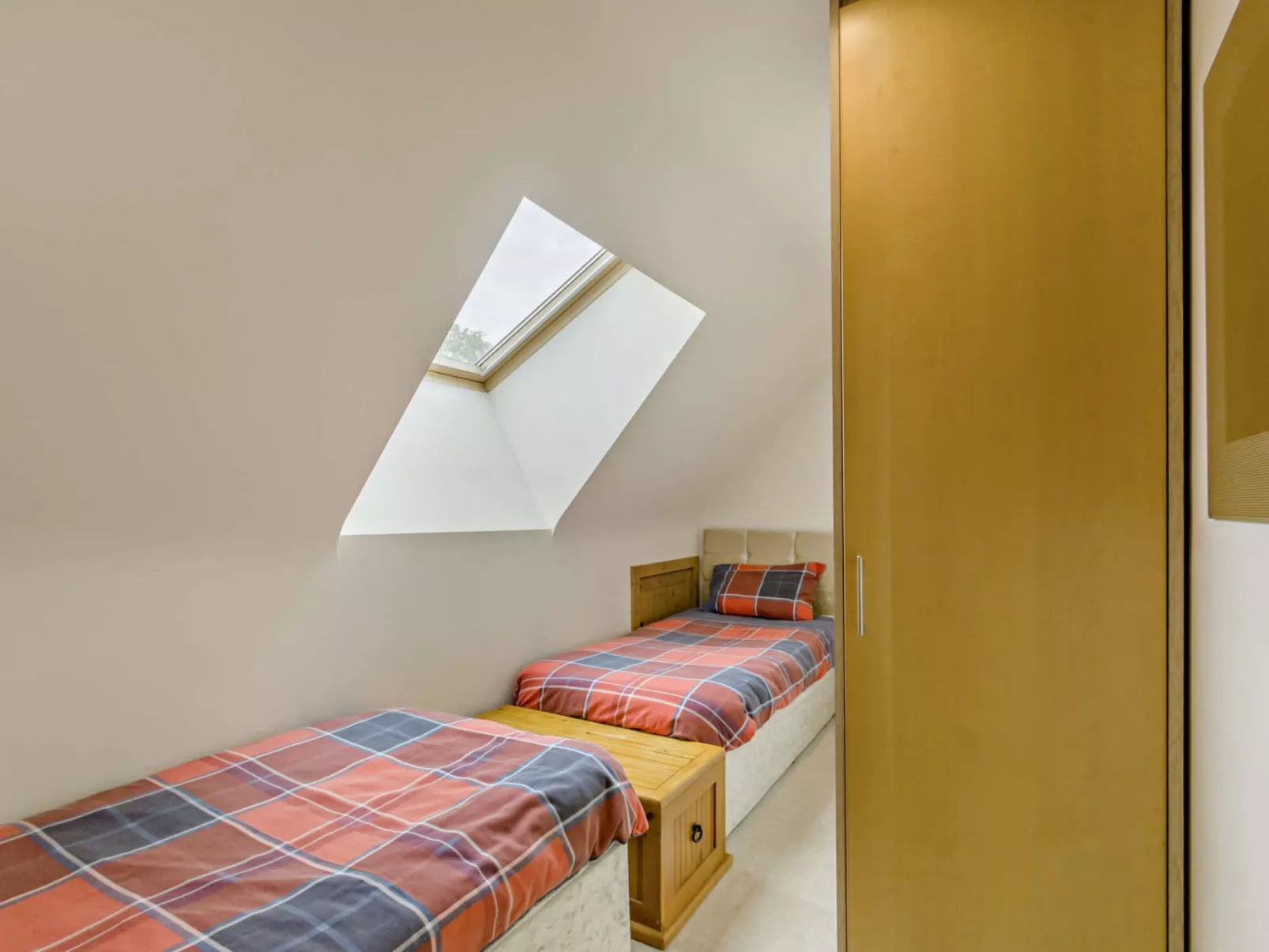 The House at No. 47-Binnen