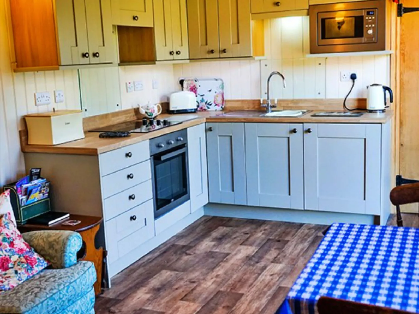 Shepherd's Lodge at Morrells Wood-Binnen