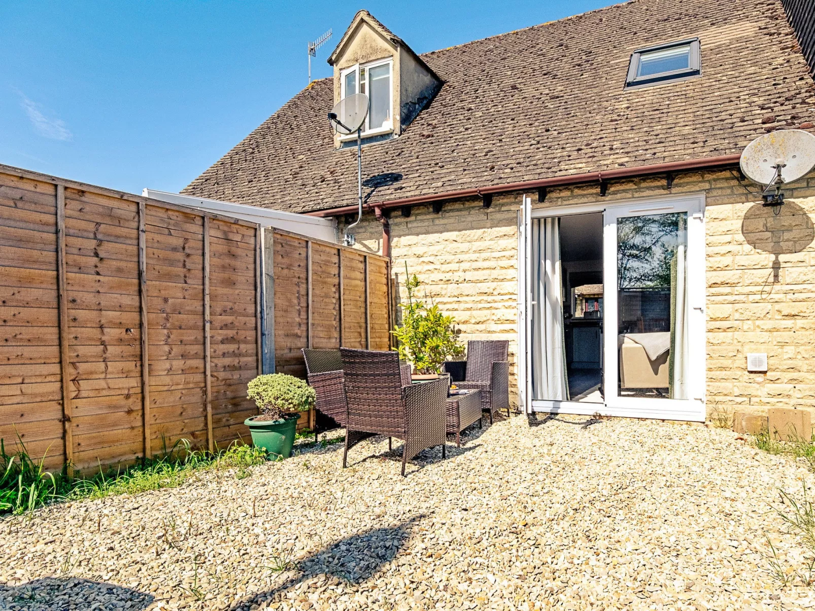 No. 8 Meadow Retreat-Buiten