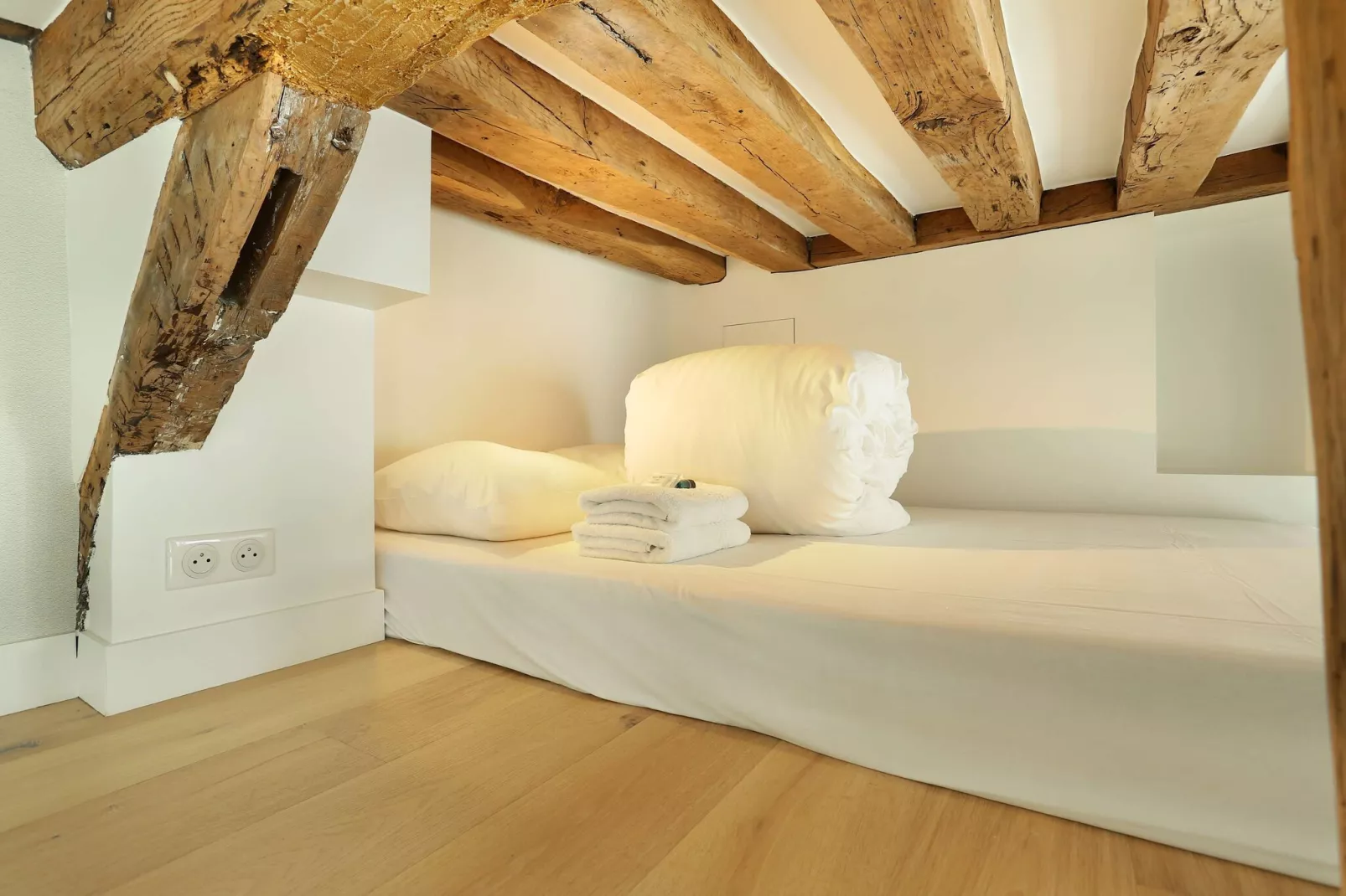 BOURG TIBOURG 2 NEW-Niet-getagd