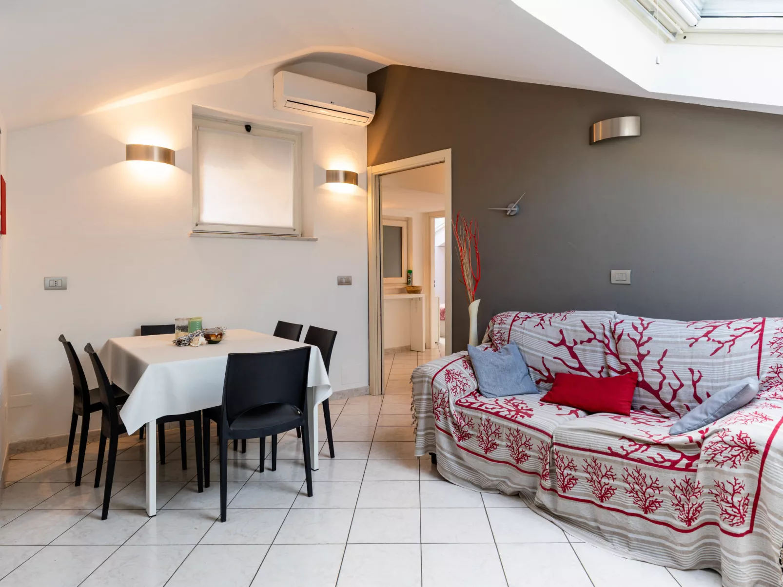 By Center and Sea-Binnen