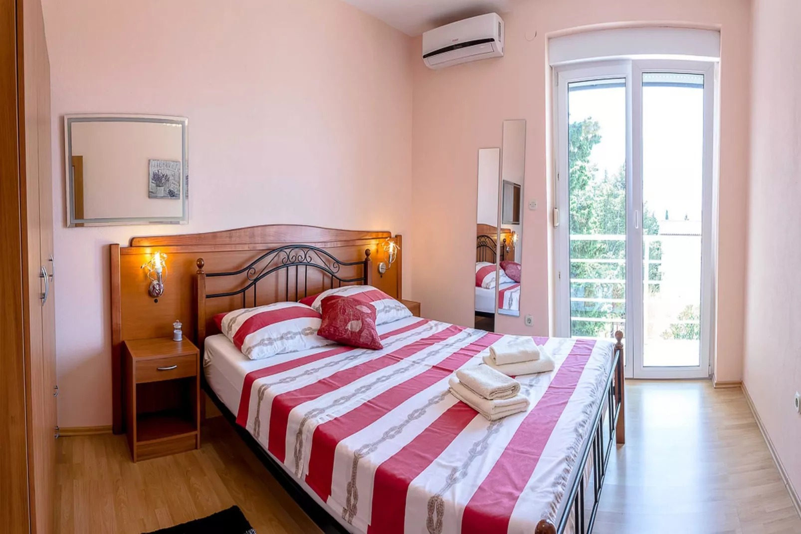 Apartments Smokvica - Superior One Bedroom Apartment with Balcony with Sea View (Apartment 2)-Slaapkamer