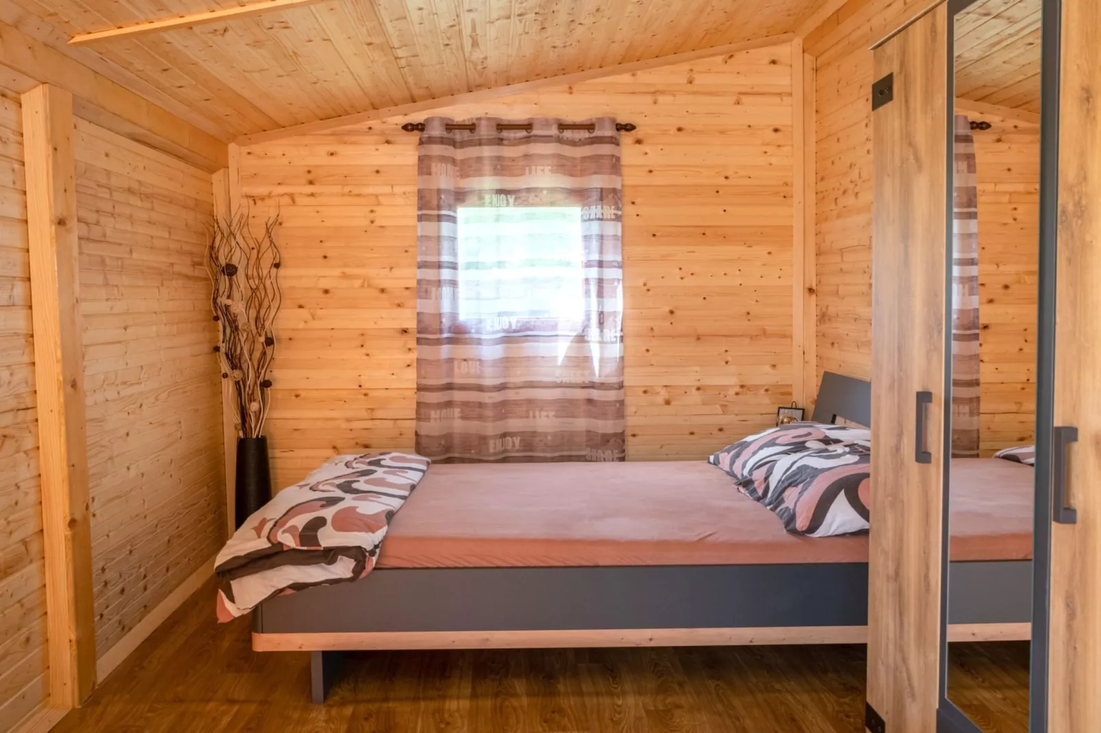 Robinzonski Kamp Hofman - Private Bungalow-Slaapkamer