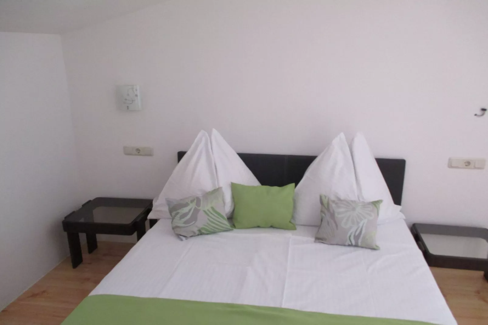 Guest House Villa Daniel - Standard Double Room with Balcony-Slaapkamer