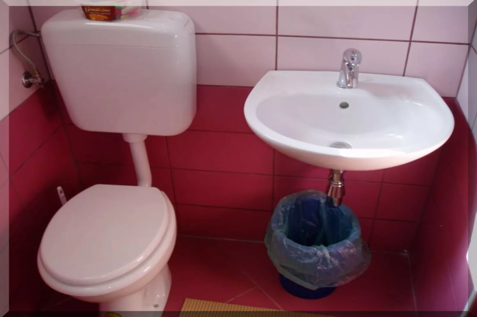 Apartments Bionda Senj - Double Room with Balcony-Badkamer