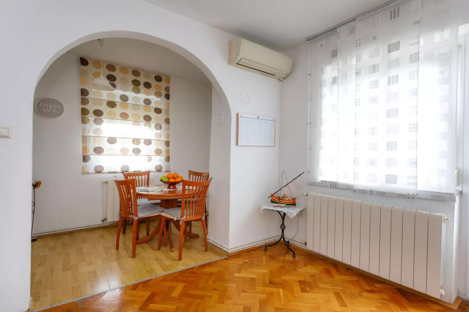 Charming and Tranquil Krk Center Apartment - One Bedroom Apartment with  Balcony-Eetkamer