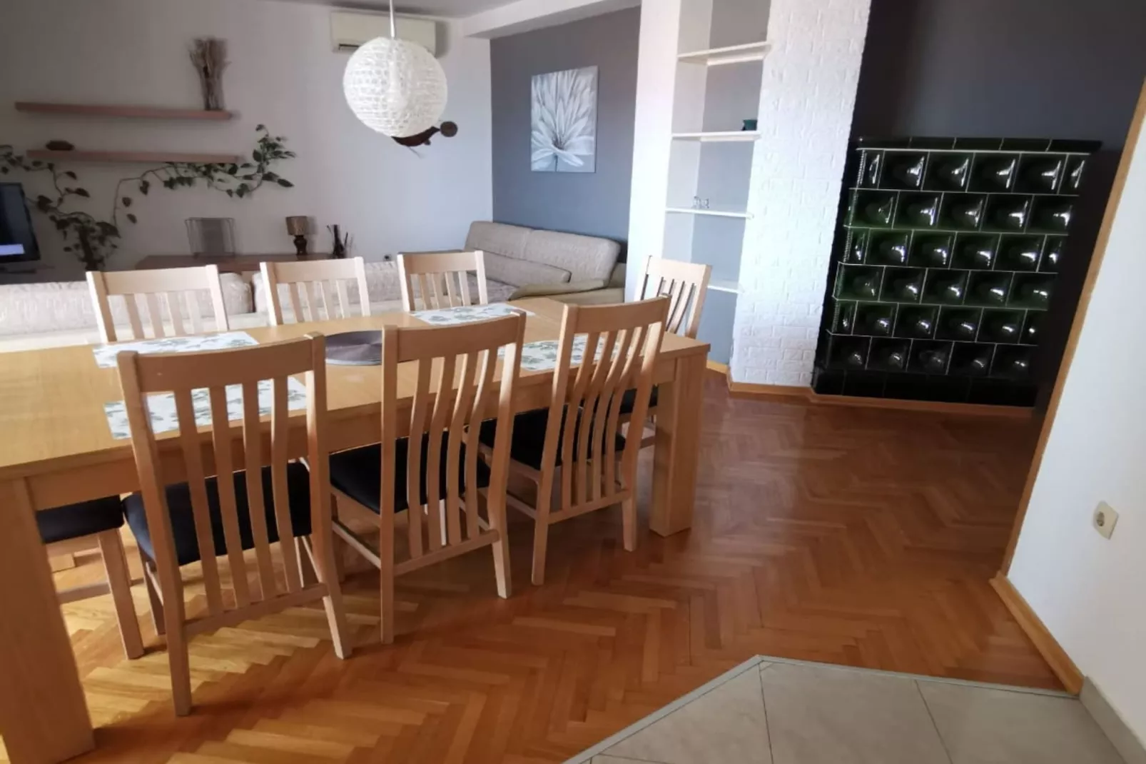 Three Bedroom Apartment with Terrace and  Sea View-Woonkamer