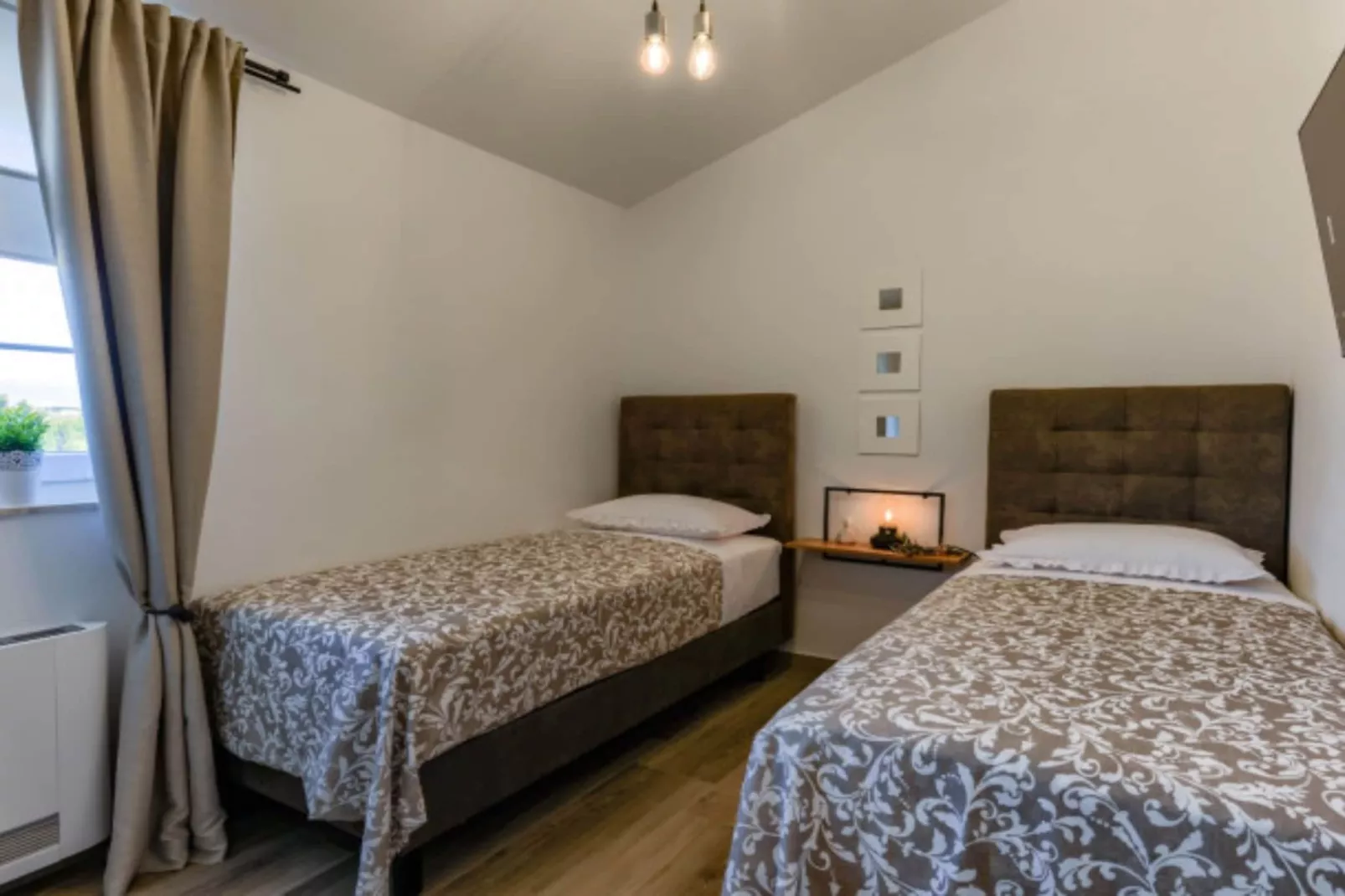 RUSTIC VILLA PEROSA WITH HEATED POOL-Slaapkamer