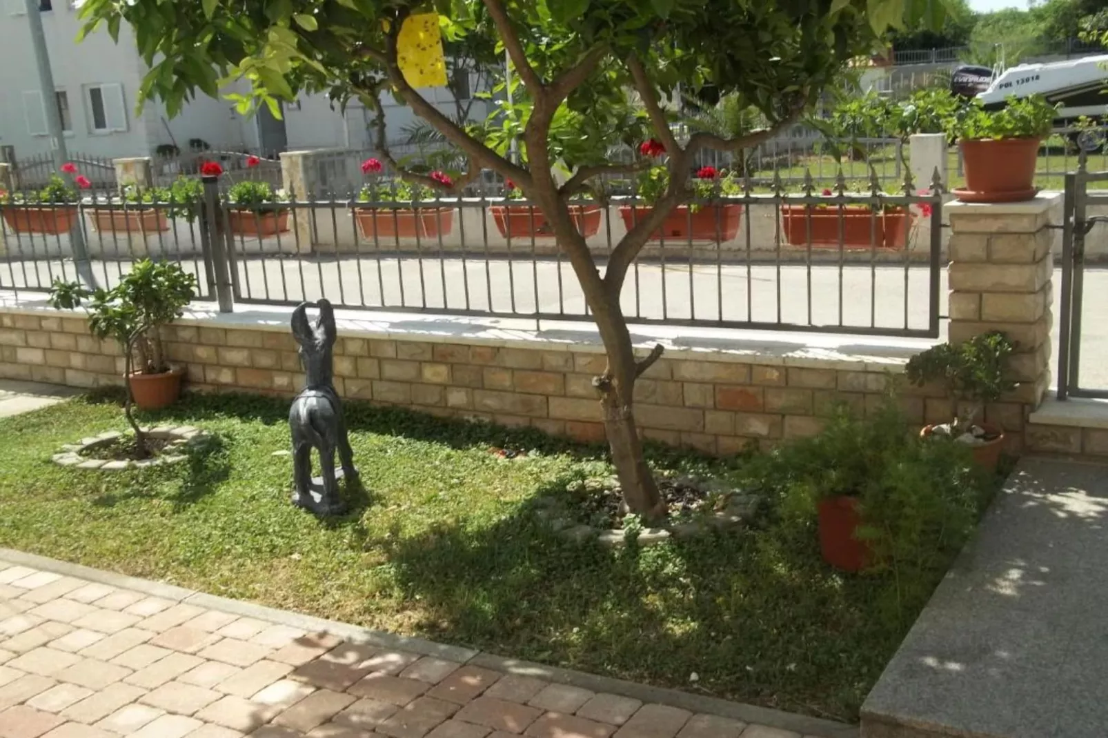 Peaceful Apartments With Style - Classsic Two Bedroom Apartment