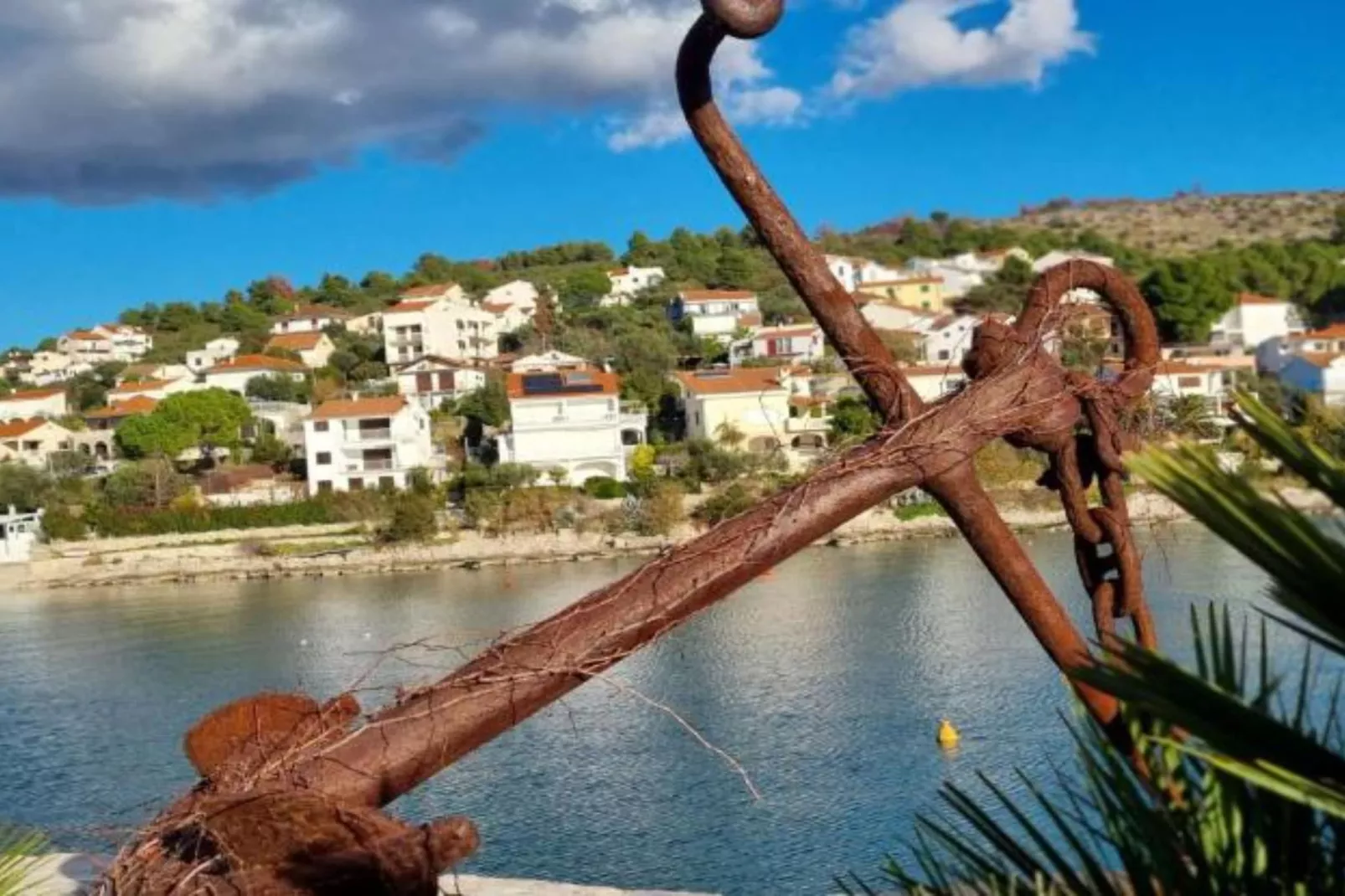 Peaceful Apartments With Style  - Two Bedroom Bedroom Apartment-Buitenlucht