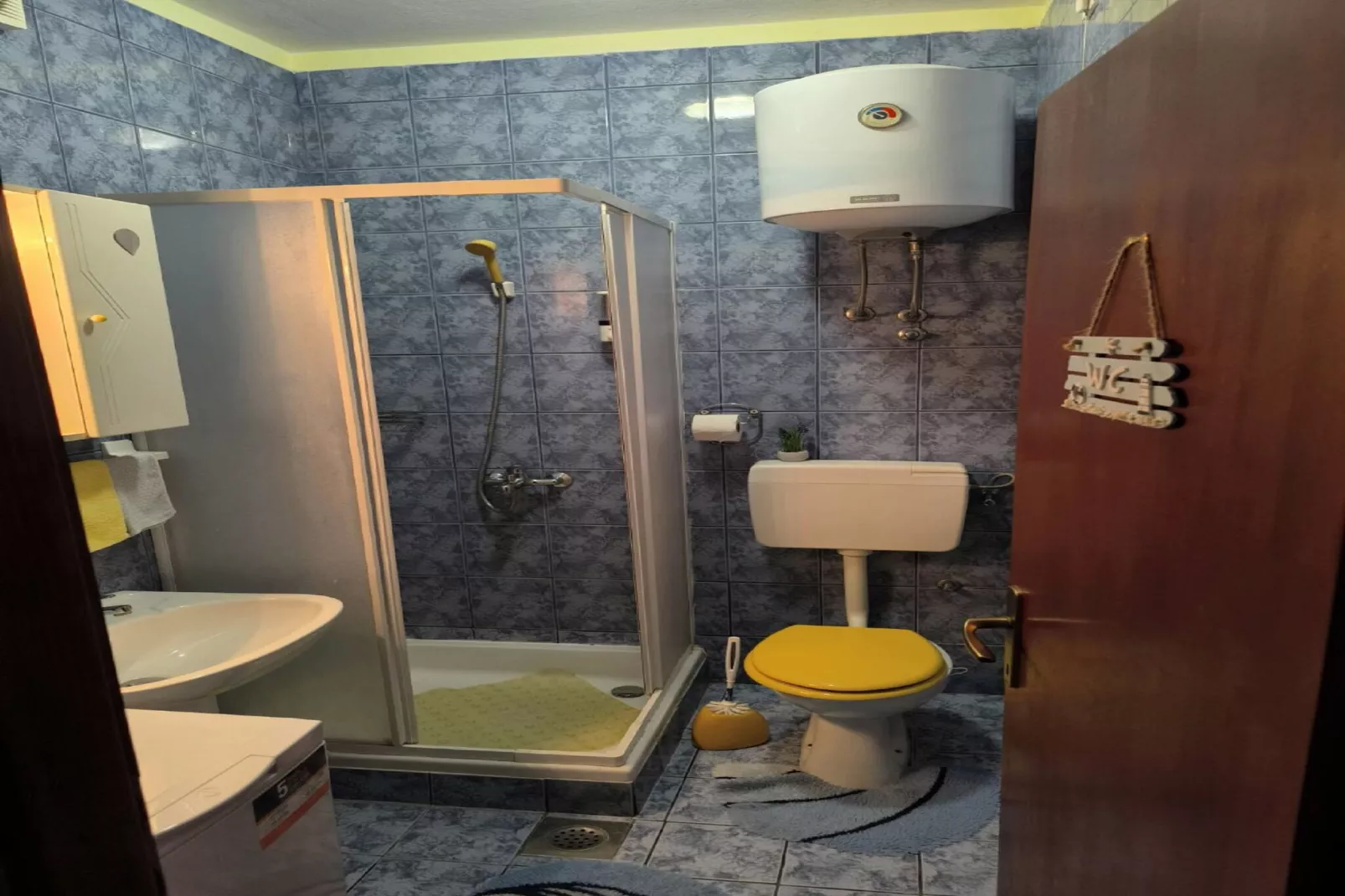 Cozy Apartments Žute, island of Korčula-One-Bedroom Apartment With Terrace And Sea View  (A2)-Badkamer