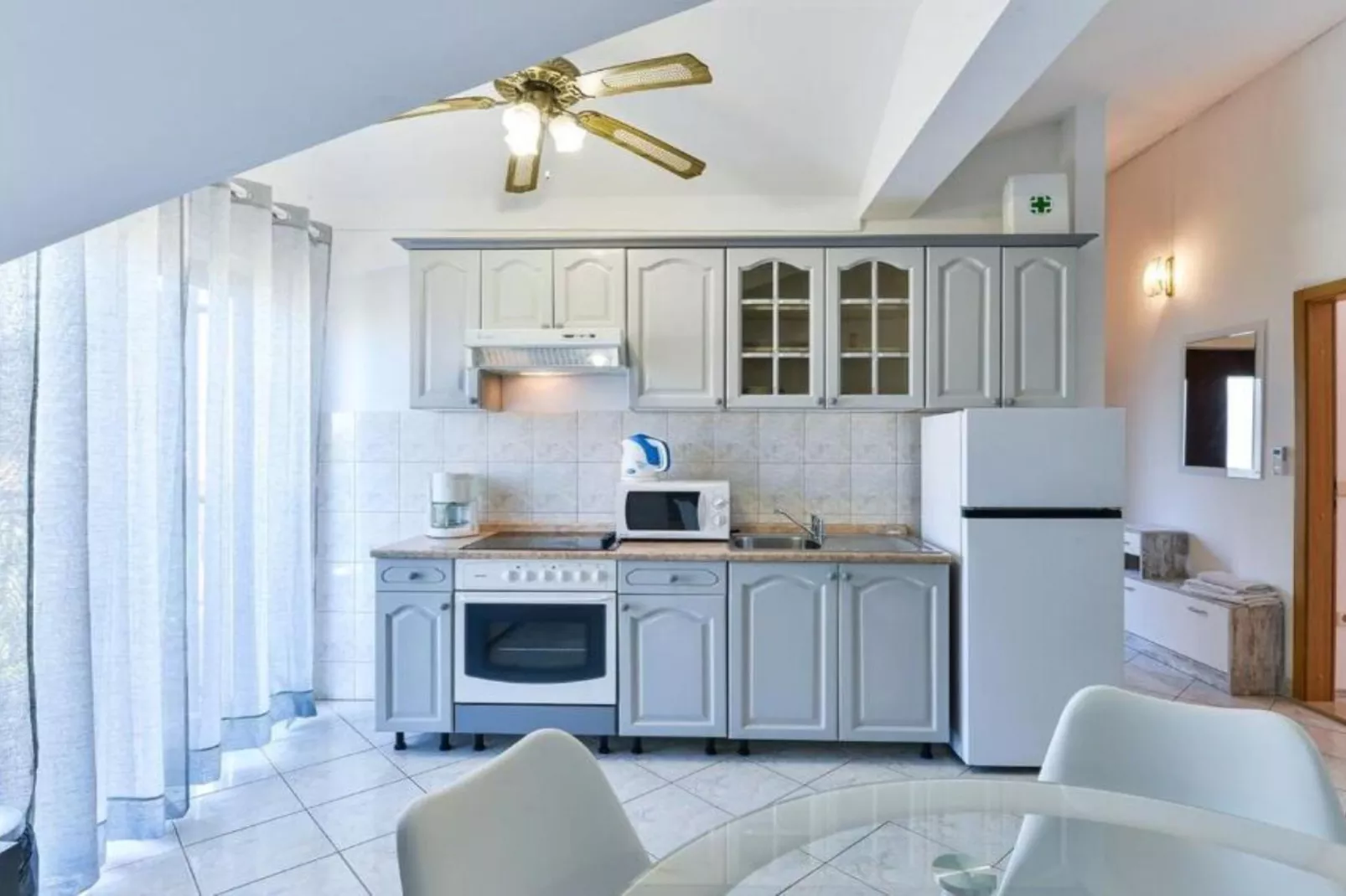 Apartments Franica with Heated Pool and Hot-Tub -  Two Bedroom Apartment with Terrace-Keuken