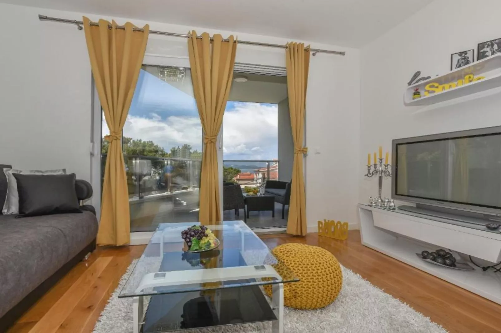 Apartment Hani 1 - One Bedroom Apartment With Balcony And Sea View-Woonkamer