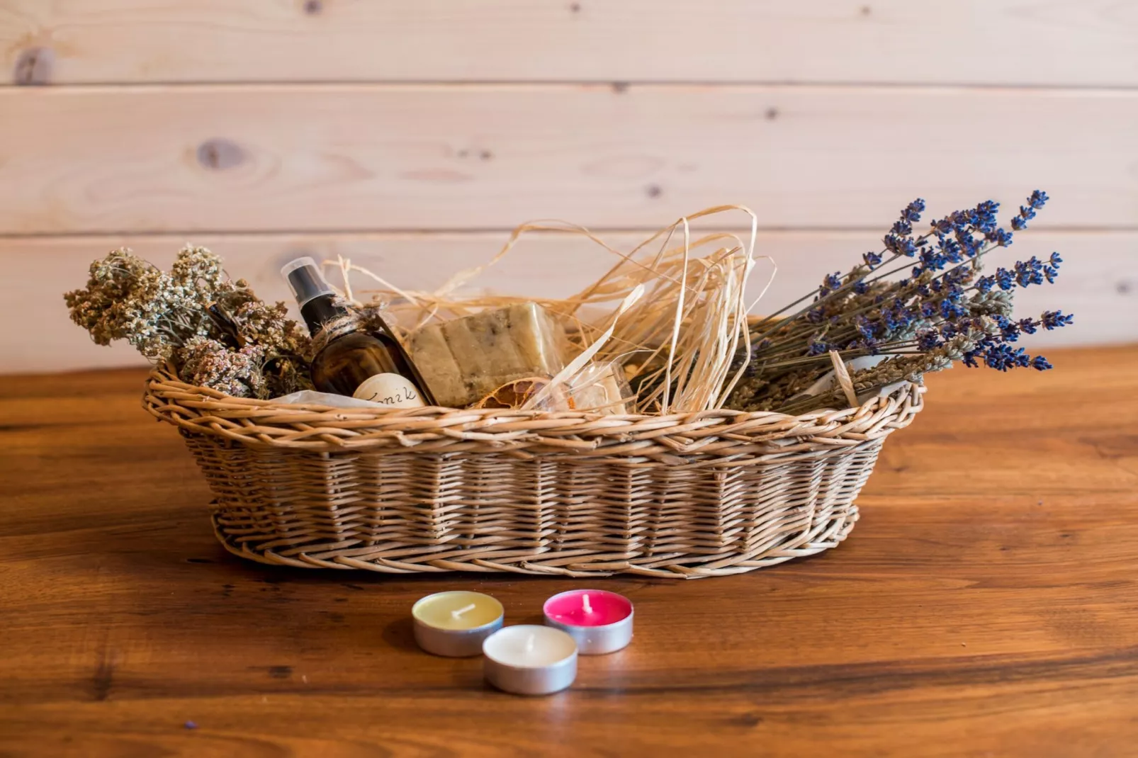 Serene Rustic Haven Holiday Home with Sauna - Two Bedroom Holiday Home with Sauna-Woonkamer