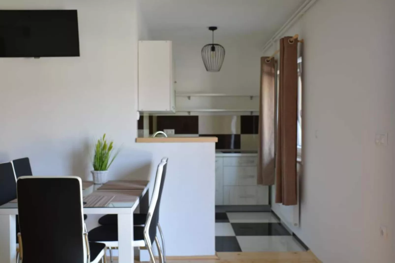 Zevnik Quiet Retreat with Stunning Views and Equestrian Activities - One Bedroom Apartment-Keuken