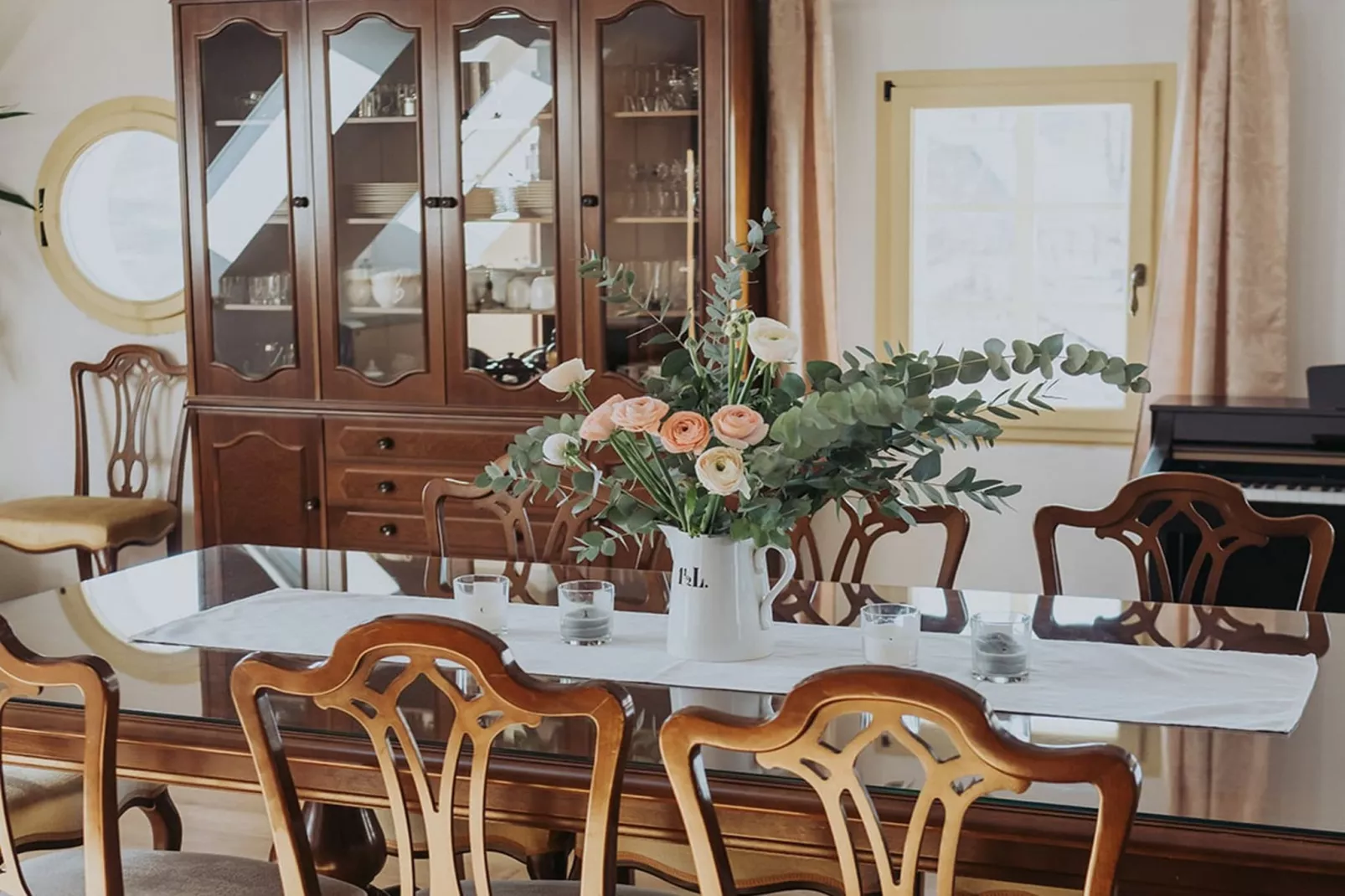 Enchanted Misty Valley Cottage Apartments - Standard One Bedroom Apartment (owner 3)-Eetkamer