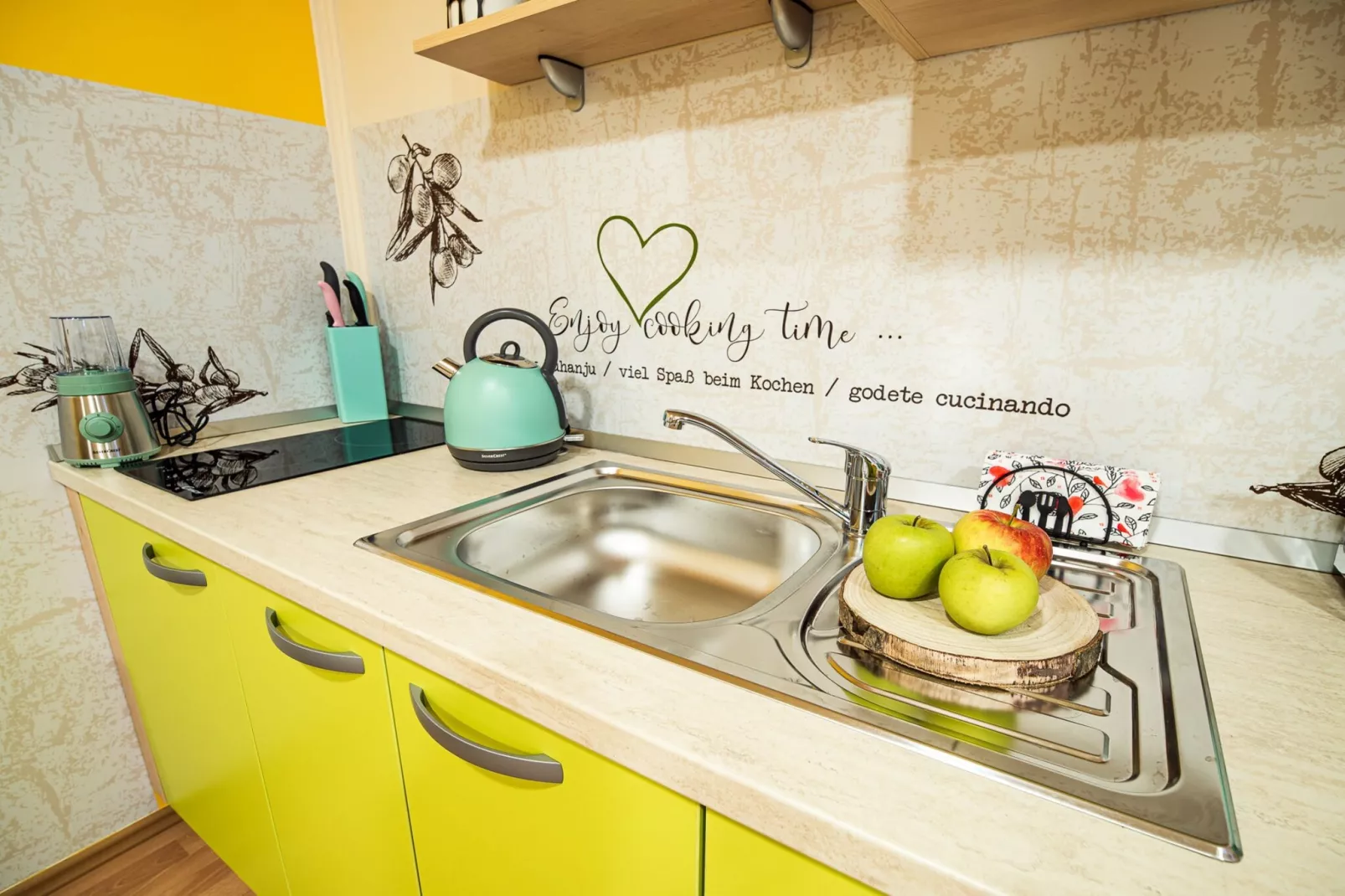 Elegant and Stylish Retreat Apartments with Terrace - Studio Apartment with Terrace-Keuken