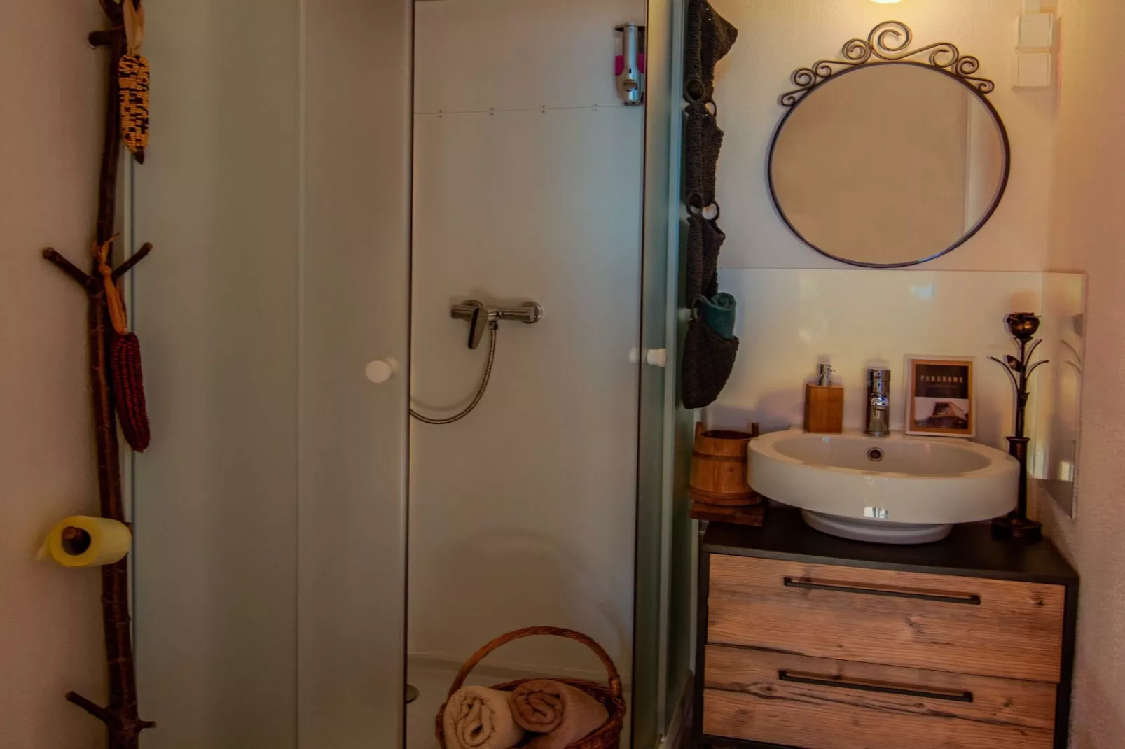 Rustic Refuge Glamping with Hot-Tub and Sauna - Double room with Terrace-Badkamer