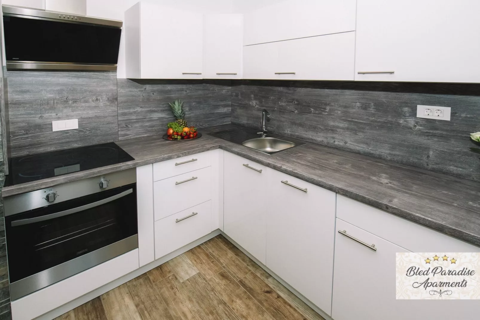 Bled Prestigious and Stylish Apartments - Classic Studio Apartment  with Terrace (owner 1)-Keuken