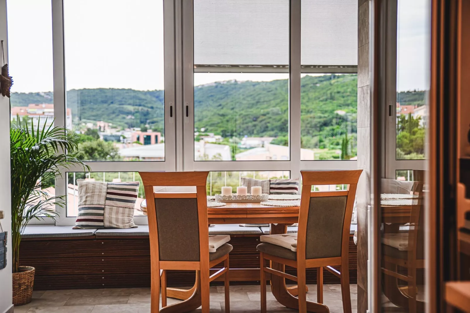 Elegant and Scenic Peaceful Apartments Portoroz - Studio Apartment with Terrace-Eetkamer