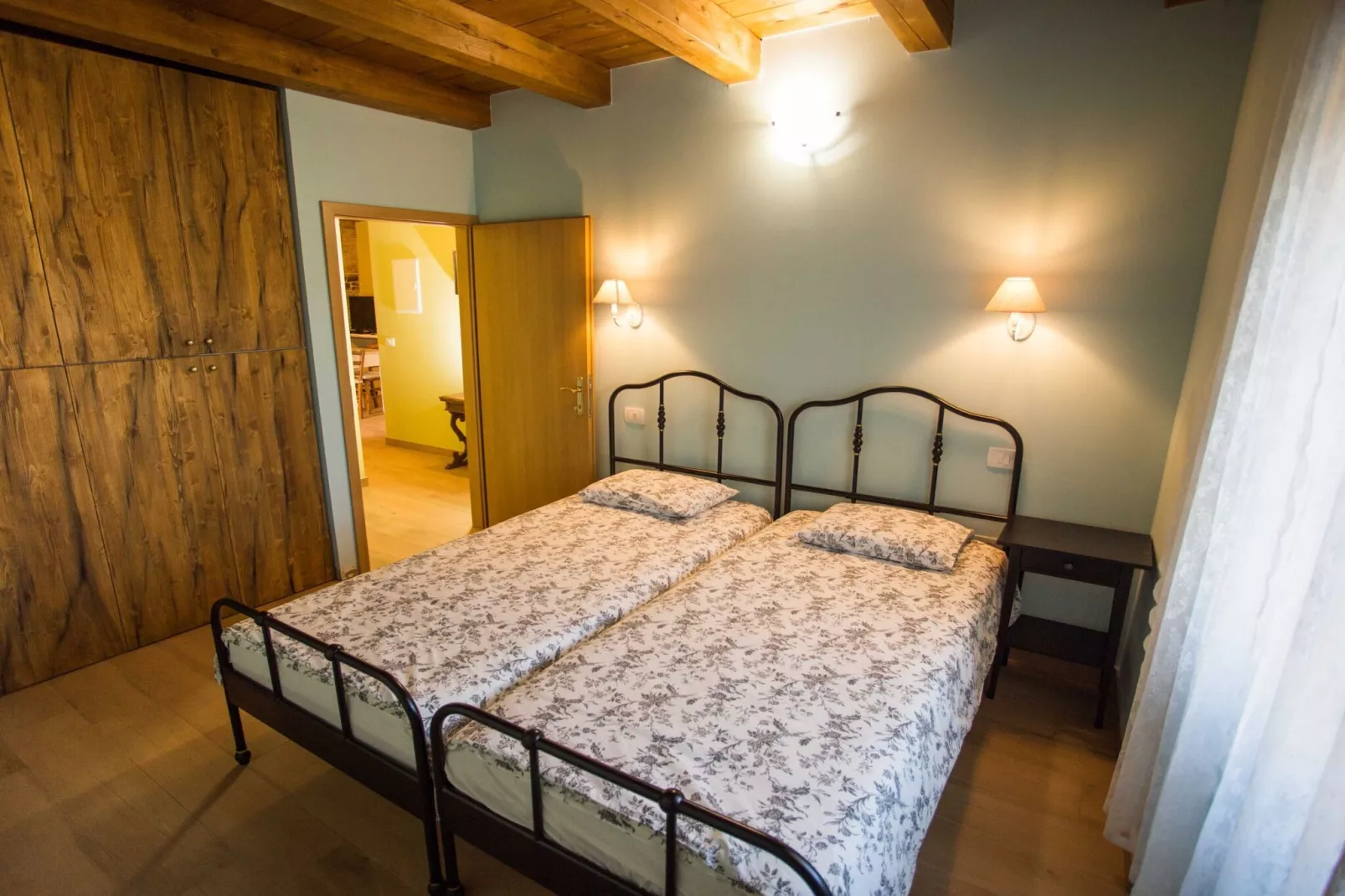 Abitanti Rustic Apartment with Balcony - Two Bedroom Apartment with Balcony