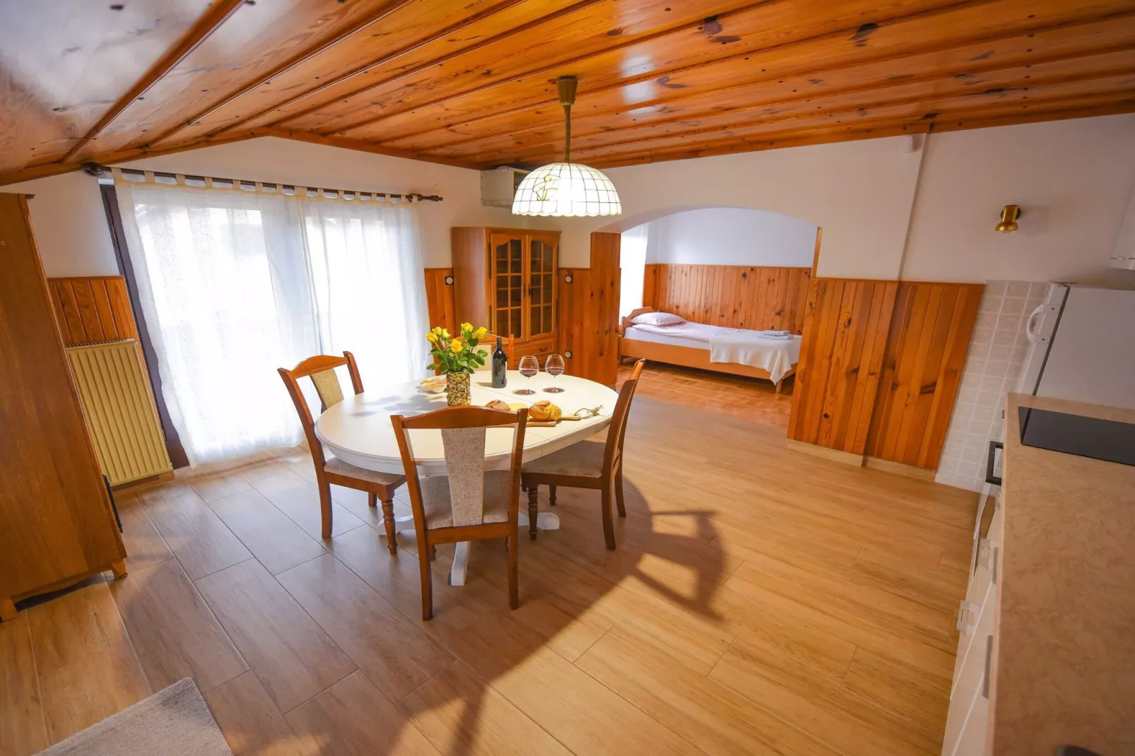 Cozy Luxe Holiday Home with Natural Thermal Bath - Seven Bedroom Holiday Home-Eetkamer