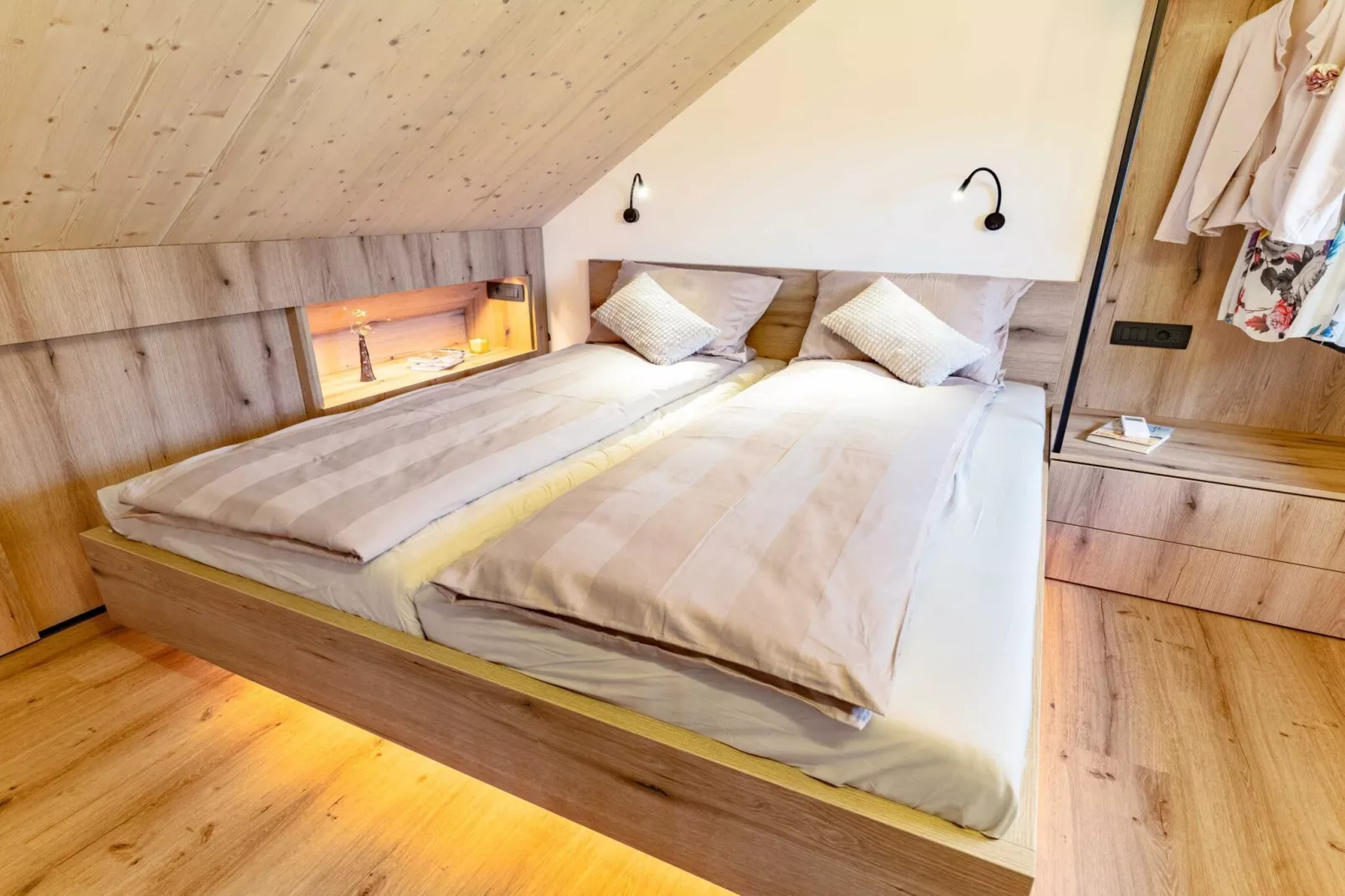 Elegant Warm Bliss Hideaway Escape Lodge - Holiday Home with Hot-Tub and Sauna (owner Excellency)-Slaapkamer