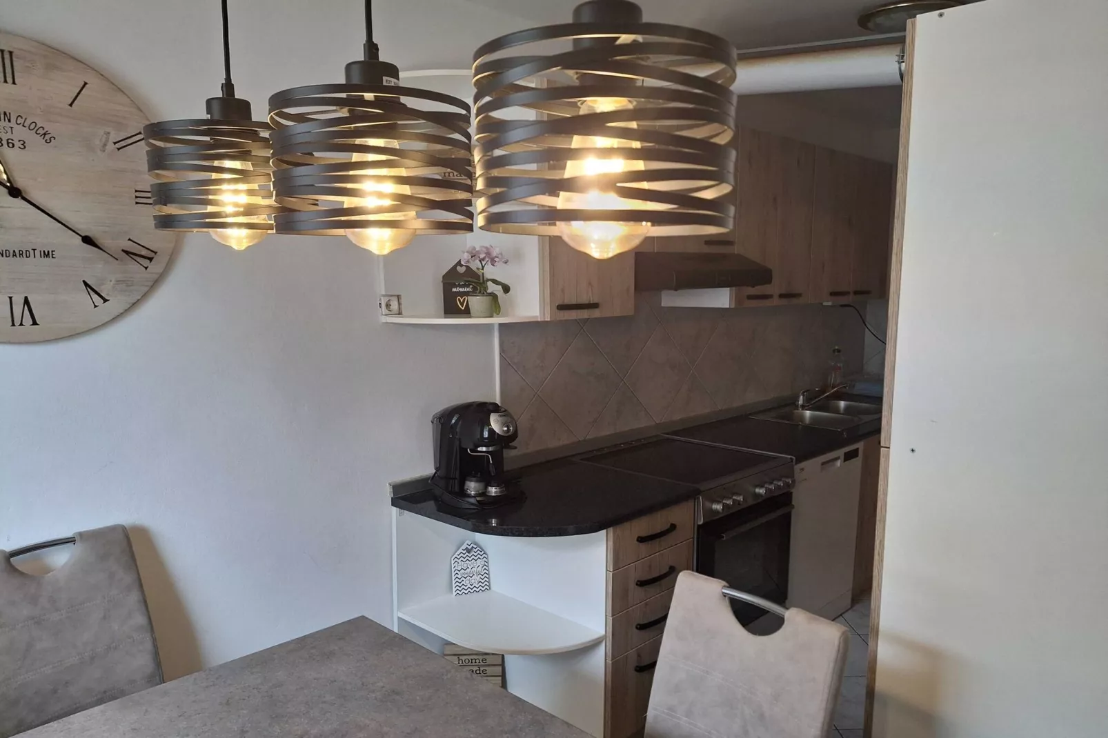 Luce Hilltop Cozy Apartment - Two Bedroom Apartment-Keuken