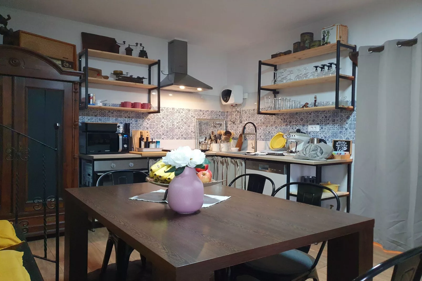 Bright and Sunny Apartment with Terrace - Two Bedroom Apartment with Terrace-Keuken