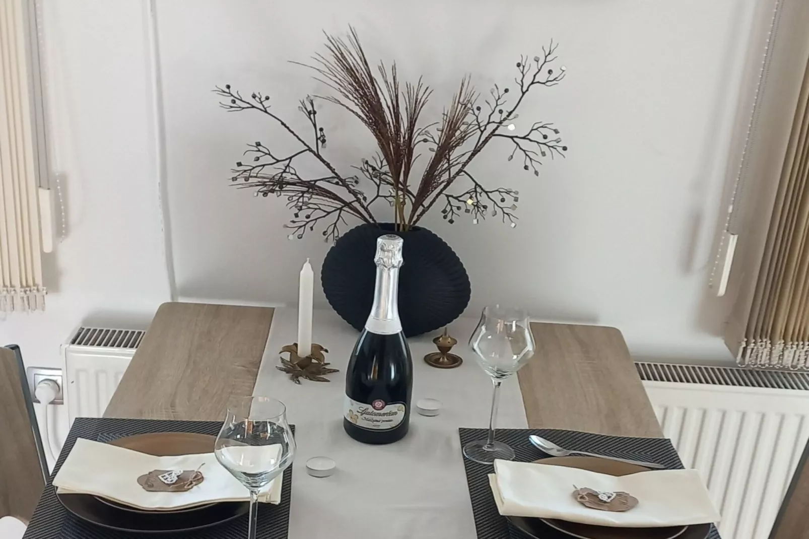 Sunny and Comfortable Apartment with Terrace and Garden - Two Bedroom Apartment with Terrace-Eetkamer