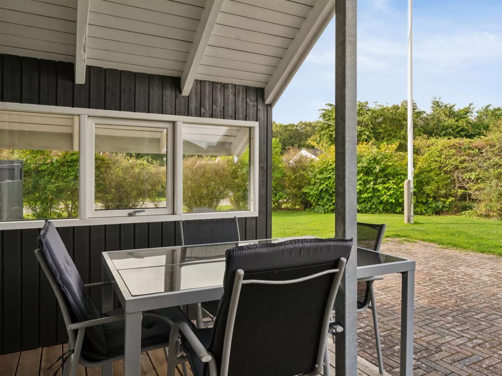 "Hannah" - 200m from the sea-Buiten