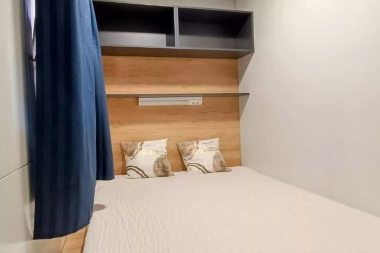 SAK Mobile Homes - Classic Two Bedroom Mobile Home with Terrace and Sea View (Br2)