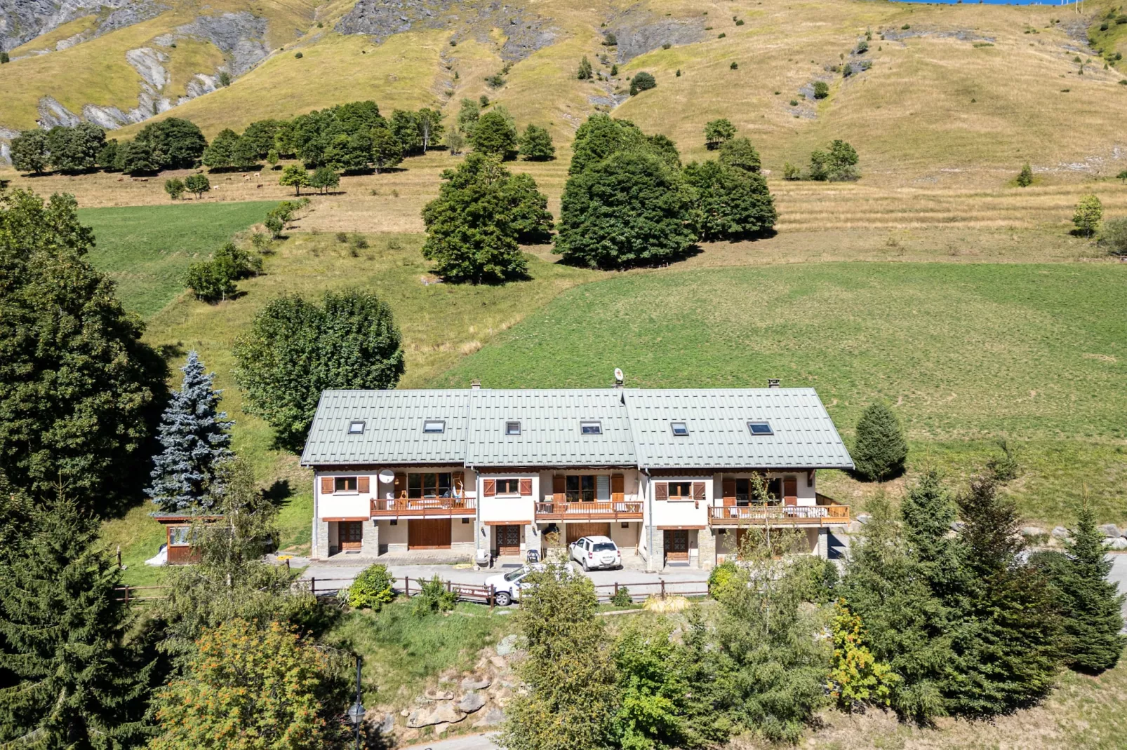 Les Perdrix Blanches - 5P14-Buitenkant zomer