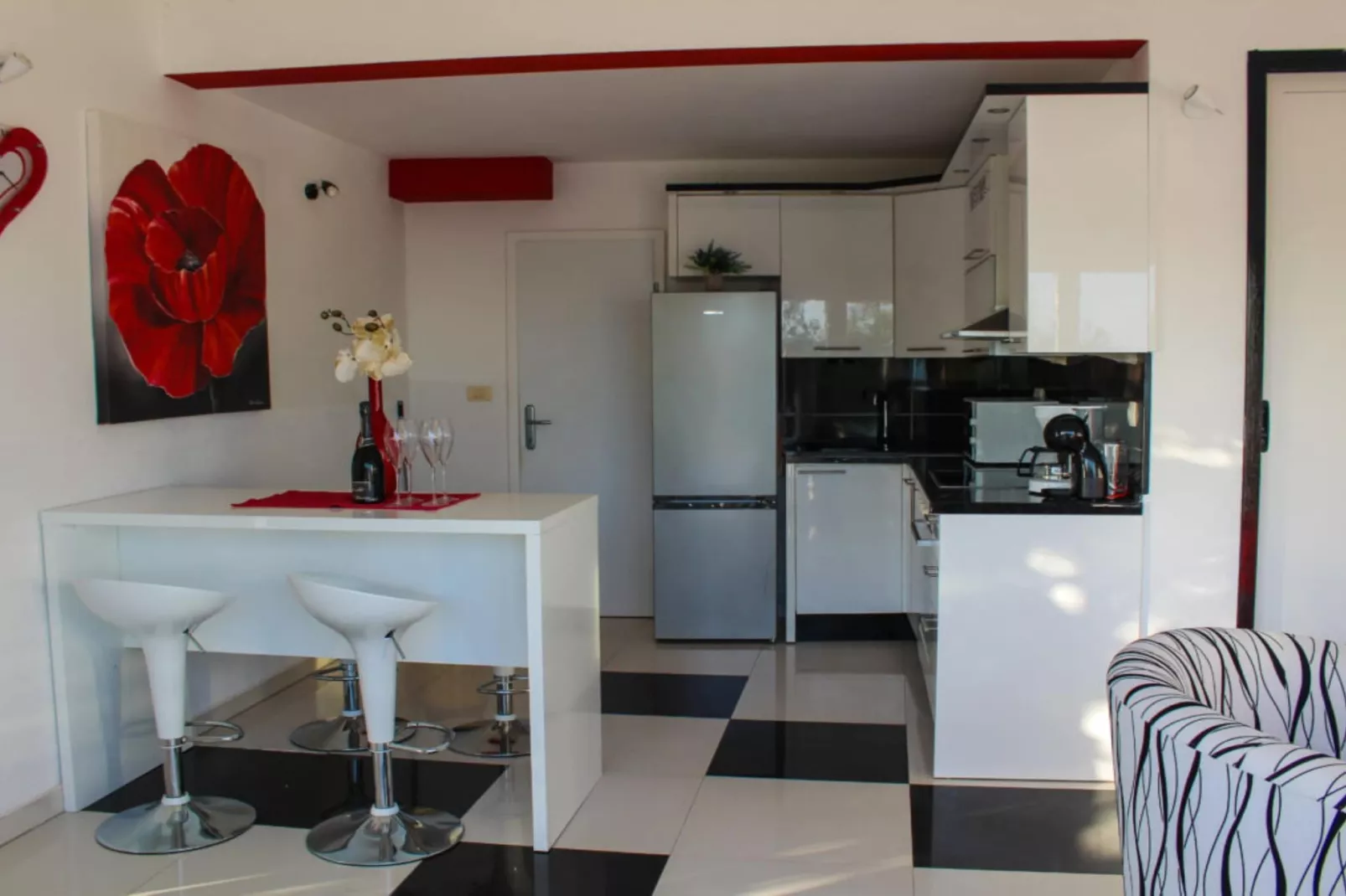 Seafront Apartment Sea Relax with Private Pool - Two Bedroom Apartment with Sea View  and Private Pool-Keuken