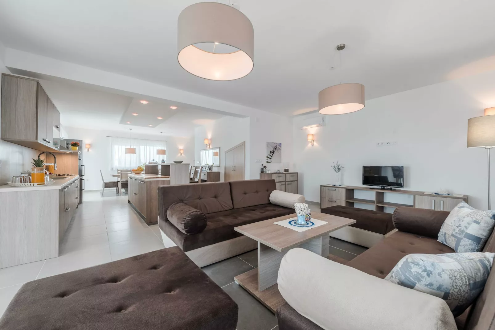 Luxury Escape with Swimming Pool & Modern Design - Comfort Four Bedroom Villa with Sea View and Private Pool ( Villa 7)-Woonkamer