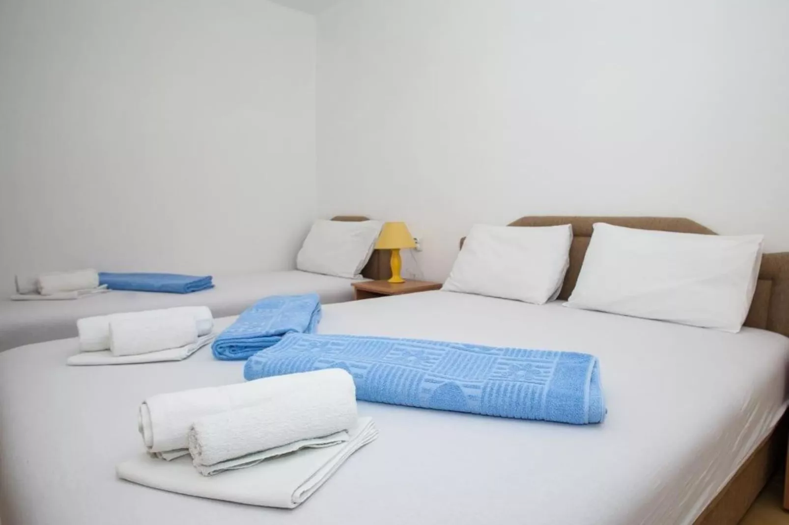 Charming Seaside Escape in Kotor - One Bedroom Apartment with Sea View 1-Slaapkamer