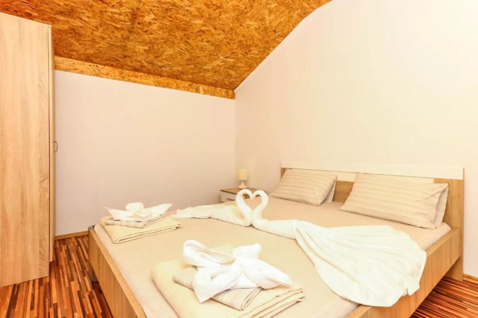 Beachfront Escape – Steps from the Crystal-Clear Sea - One Bedroom Apartment 1-Slaapkamer