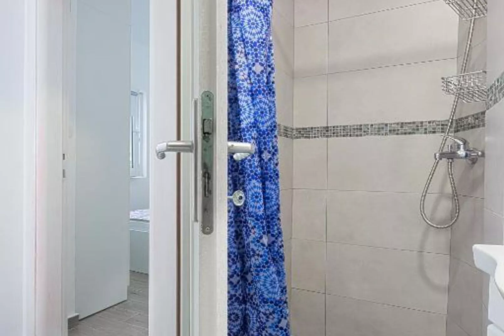 Stylish Kotor Bay Escape Apartments  - One Bedroom Apartment 1-Badkamer