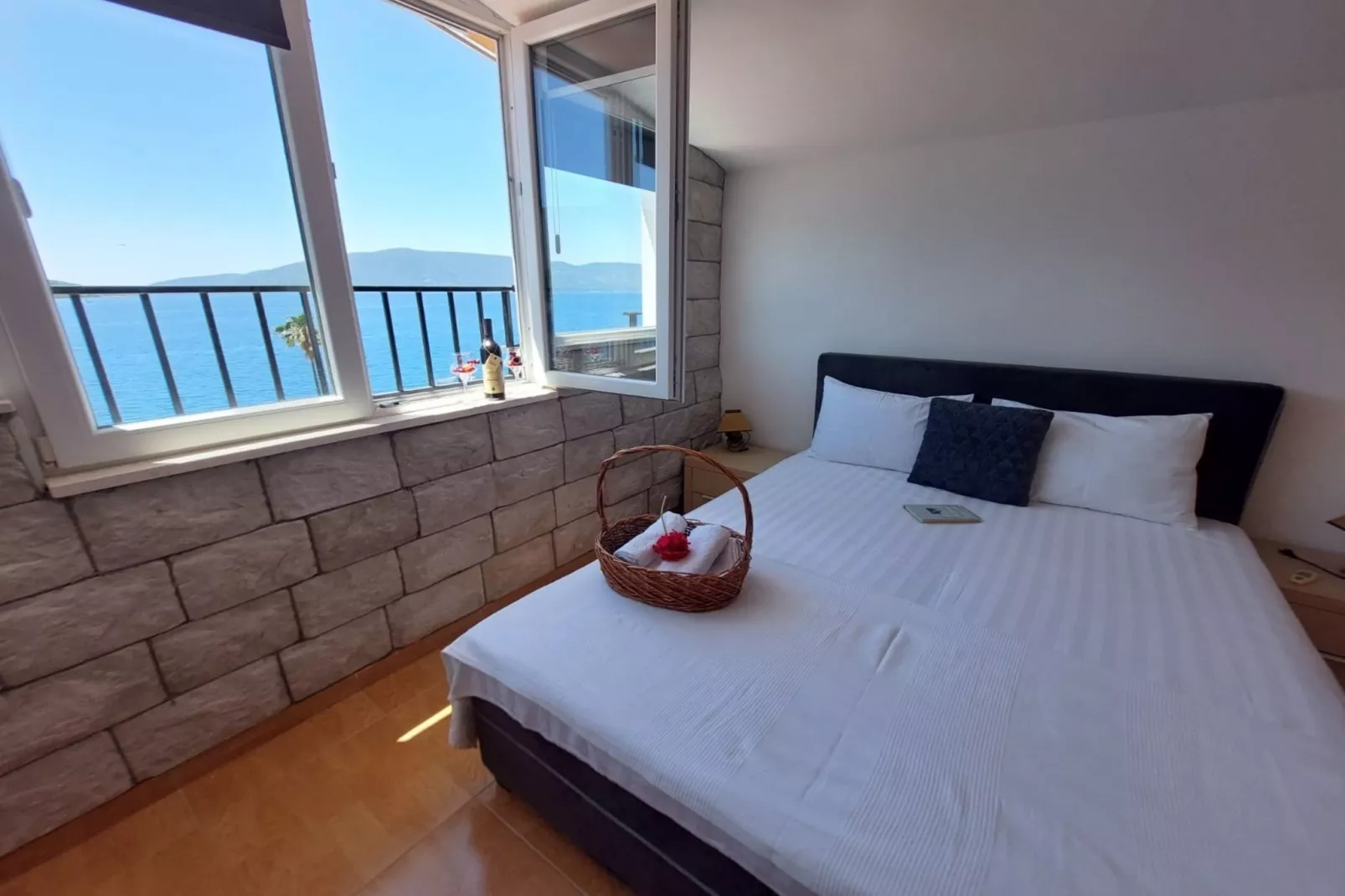 Villa Apartments Kumbor President - Three Bedroom Apartment With Sea View (Astarea)-Slaapkamer