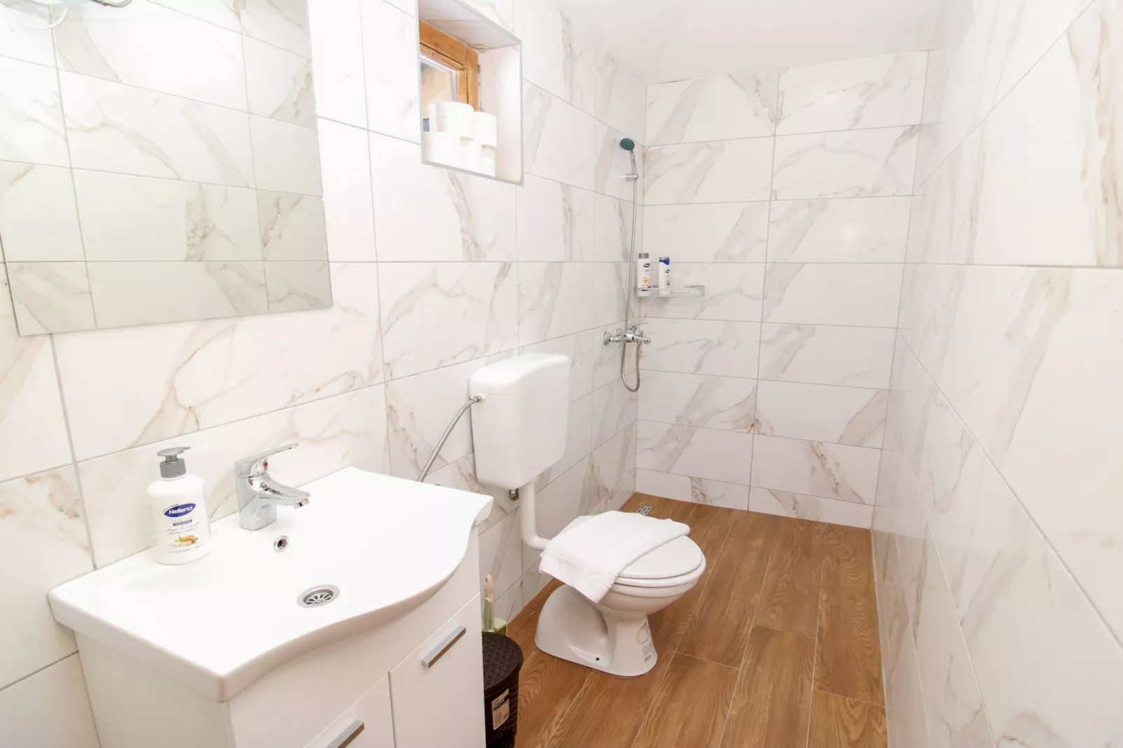 Ethno Village Dolina Mira - One Bedroom Holiday Home (Miljacka)-Badkamer