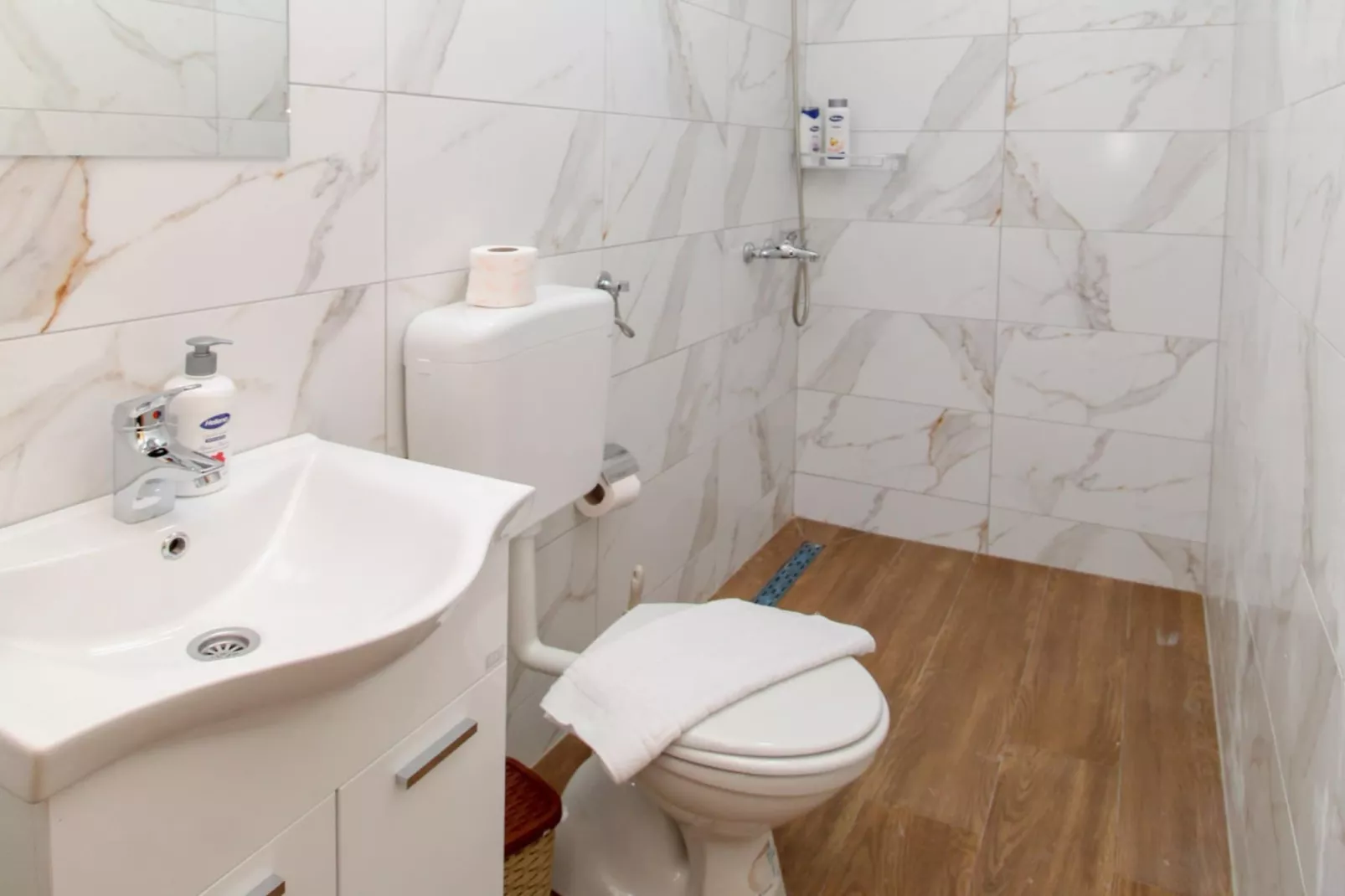 Ethno Village Dolina Mira - One Bedroom Holiday Home (Sutjeska)-Badkamer