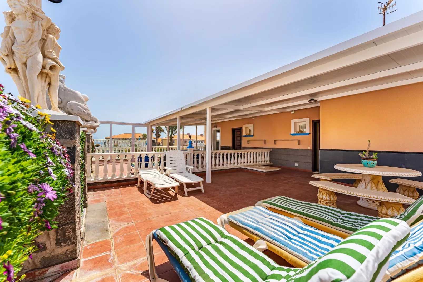 Delfin 14 Vista Jardin 2d-Terrasbalkon