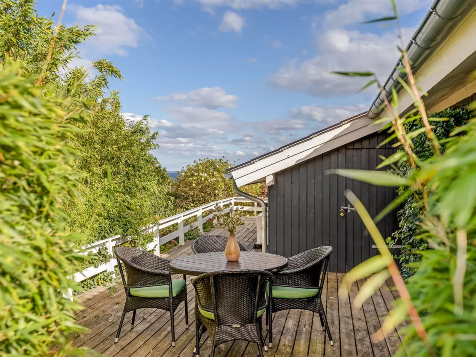 "Tjarven" - 350m from the sea-Buiten