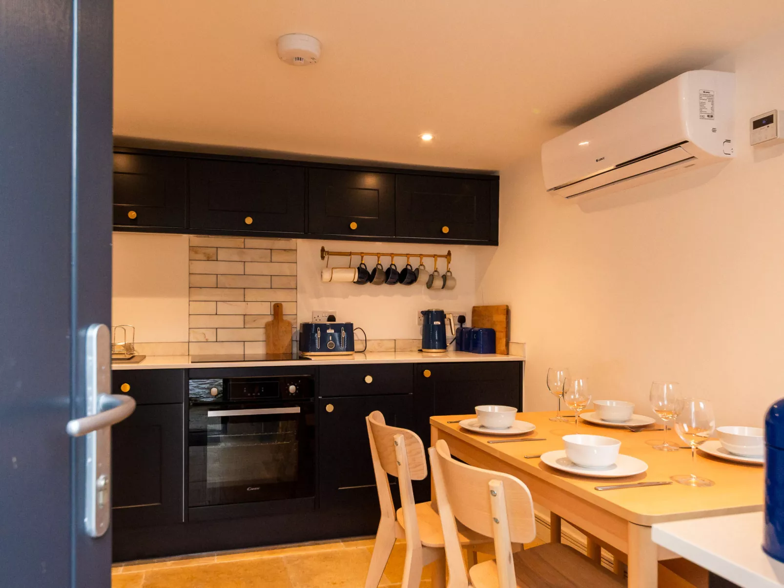 Shanty Cottage-Binnen