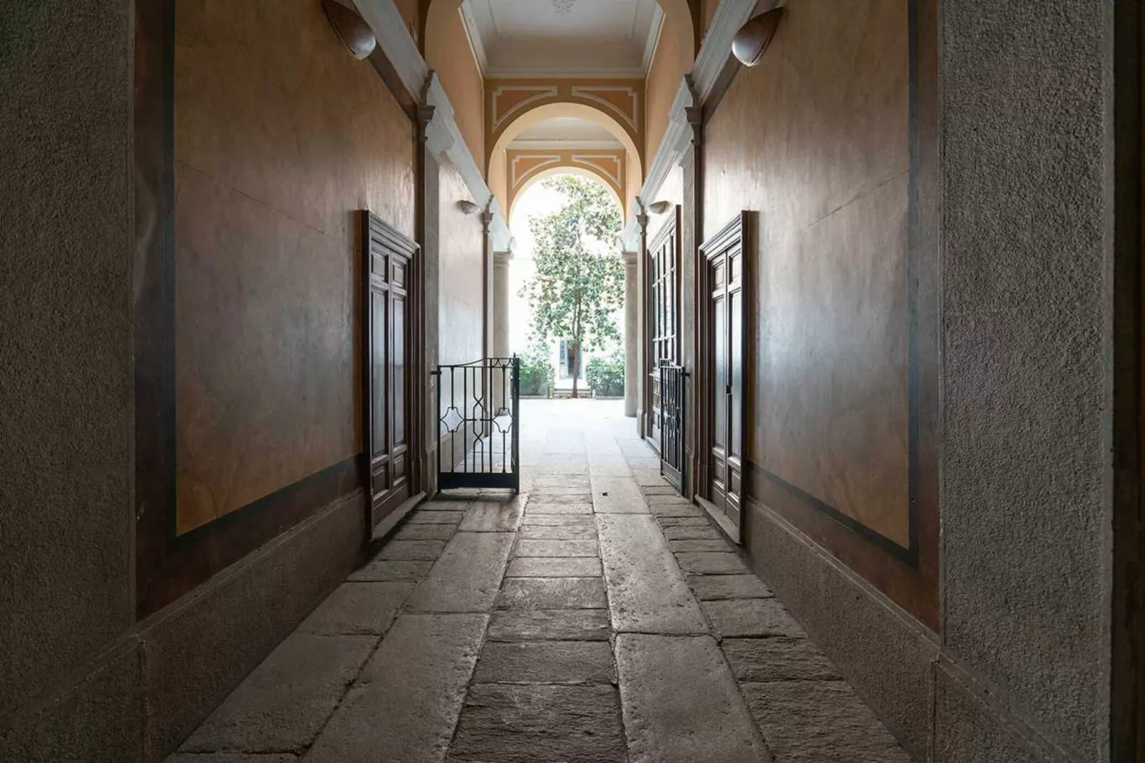 MI LAZZARO PALAZZI-Hal-ontvangst