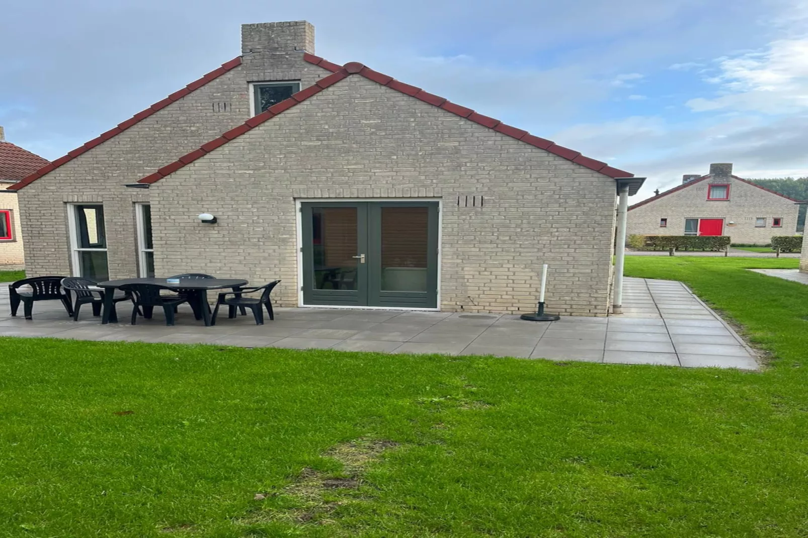 6 - Person Forest 28 Bungalow-Buitenkant zomer