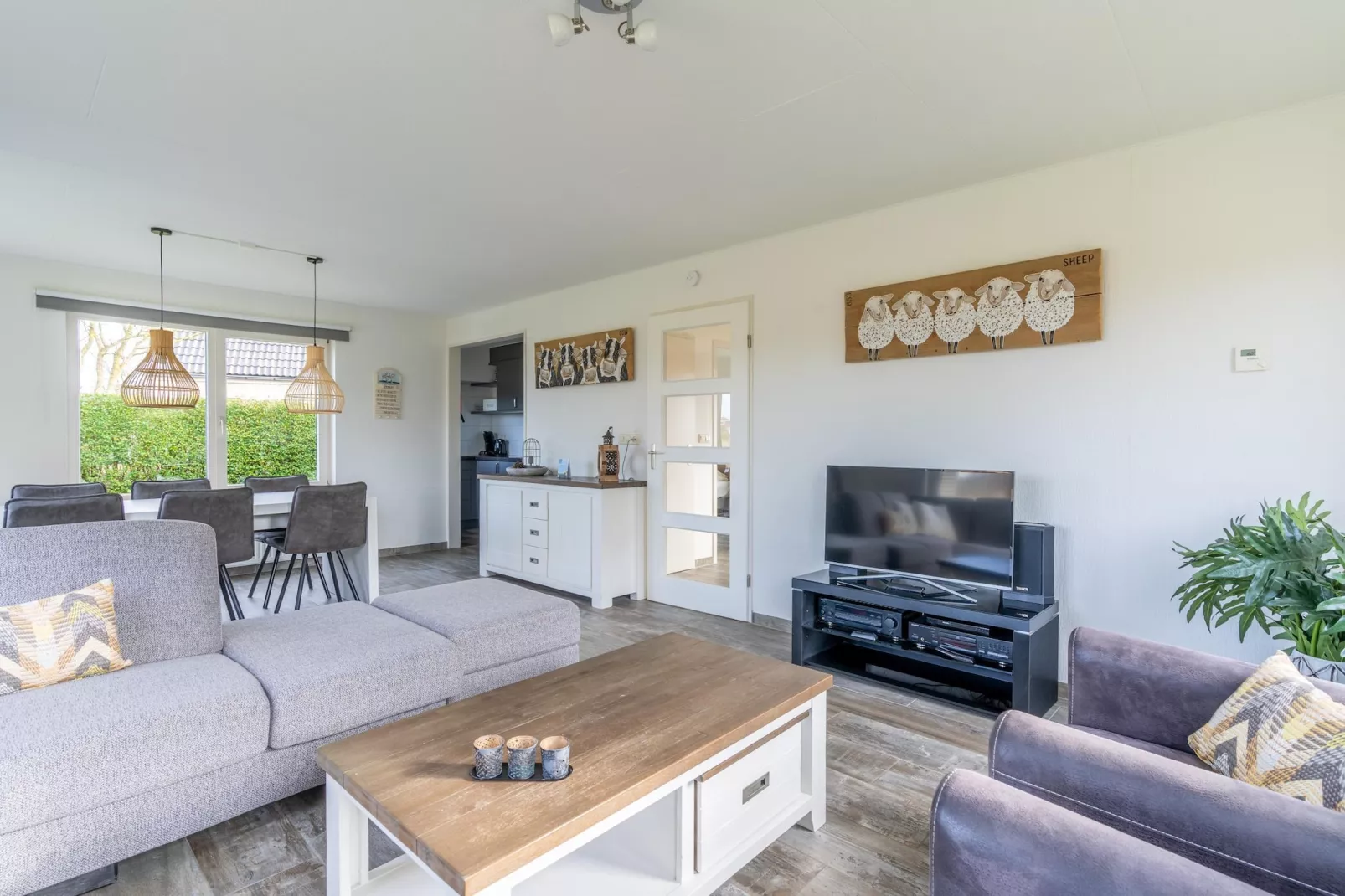 Kamperfoelie 67-Woonkamer