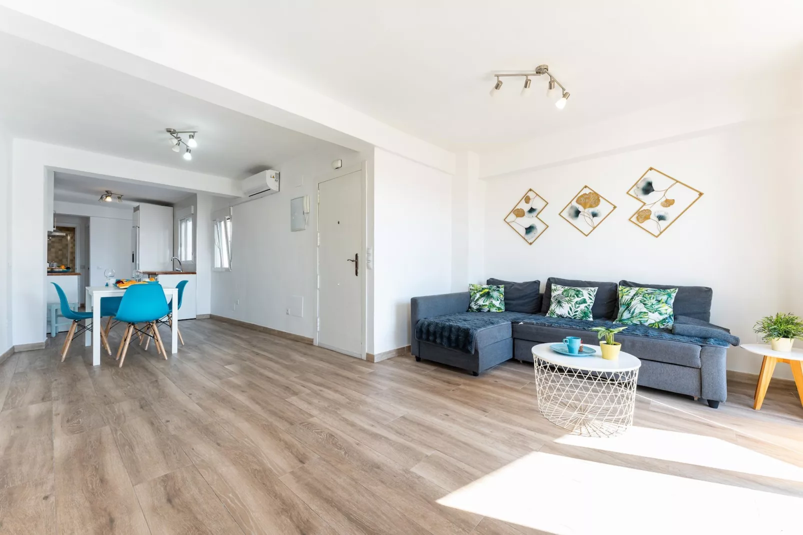 CT 379 - Faro's Malaga Citycenter - Cosy Apartment at Capuchinos for 2-Woonkamer