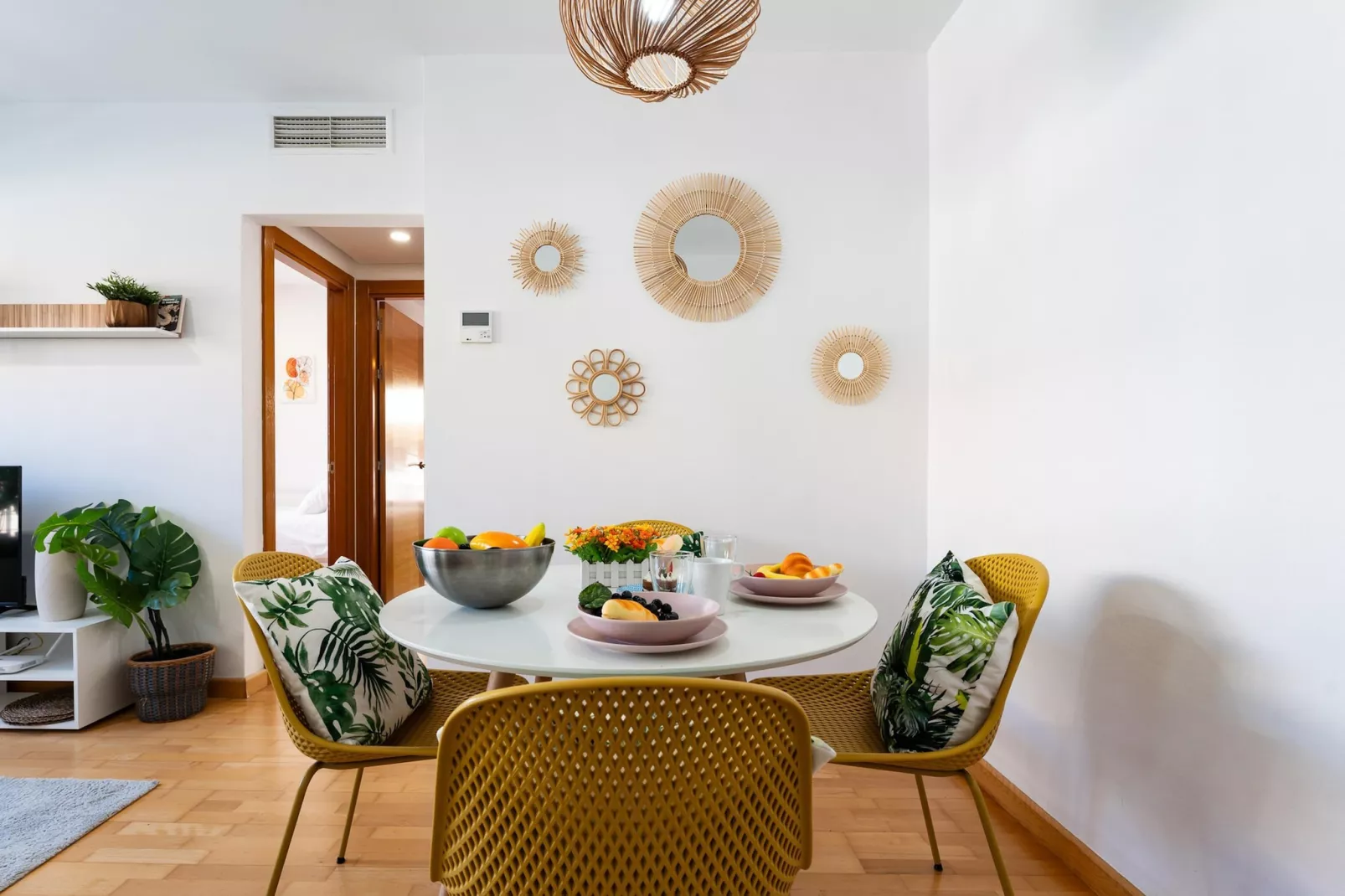 CT 378 - Faro's Malaga Citycenter - Cityapartment for 4 with parking-Eetkamer